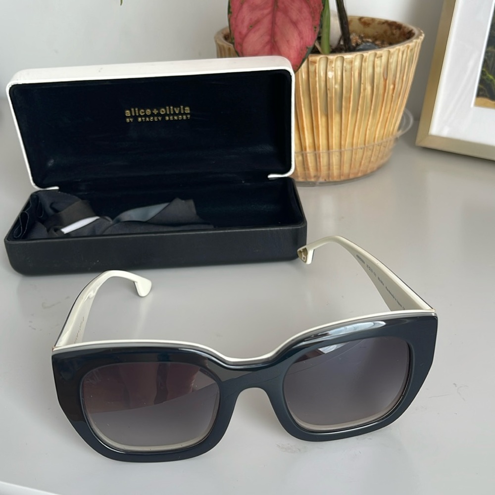 Alice & Olive Black sunglasses